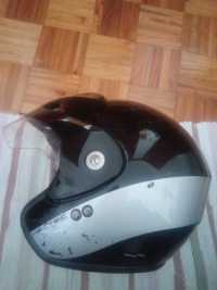 Capacete de moto usado