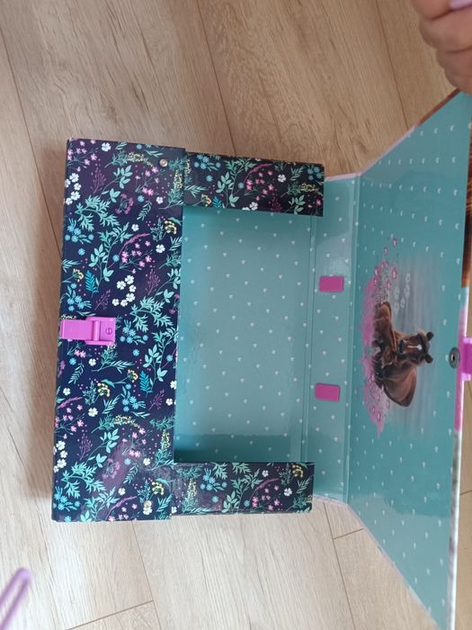 Teczka z rączką w konie