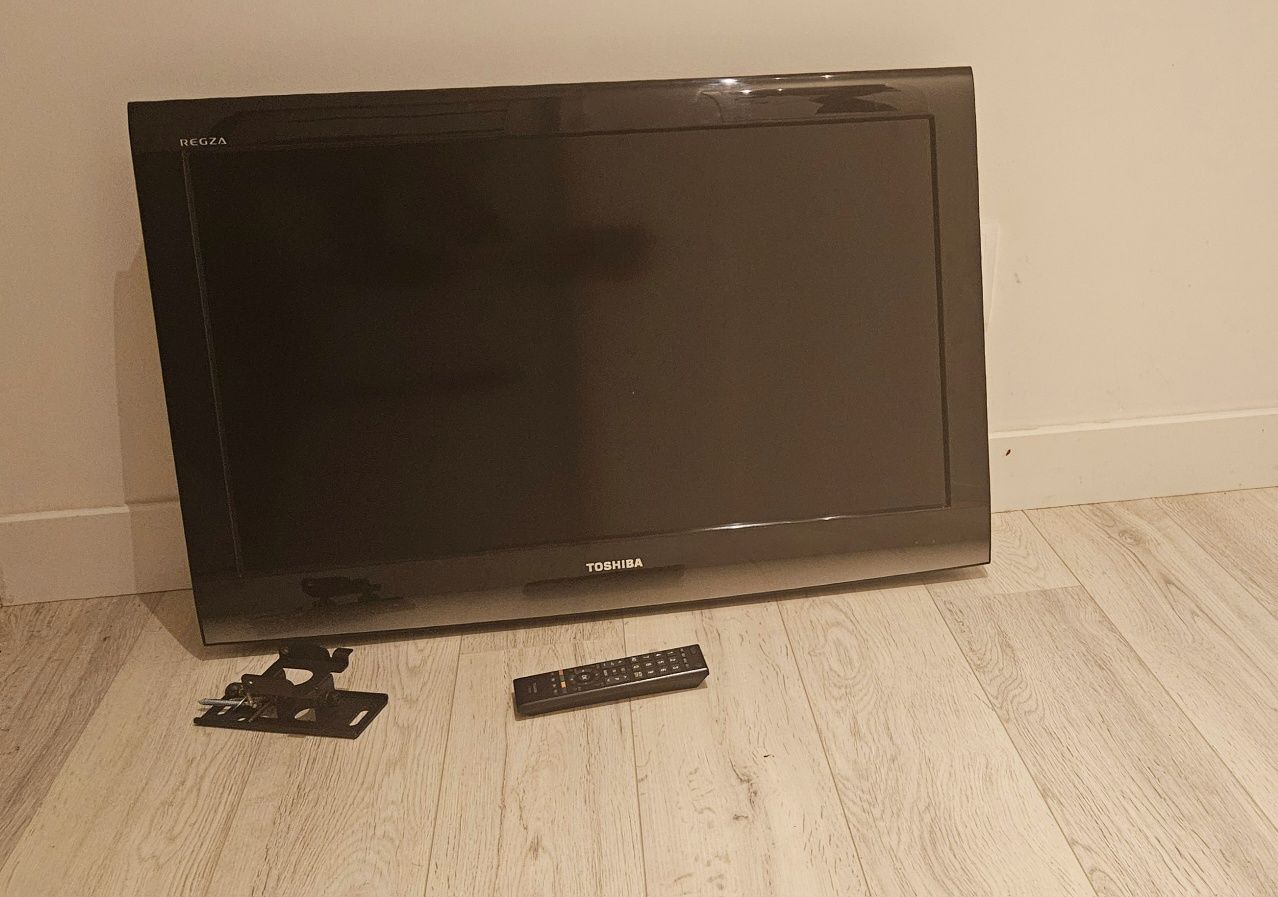 Toshiba Regza 32lv733g telewizor, dekoder, antena, uchwyt wieszak