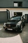 Auto, samochód do ślubu. Czarny mat Mercedes GLE COUPE