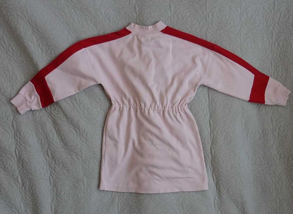 Sukienka pudrowo różowa z czerwonymi wstawkami 4F 134/140 cm