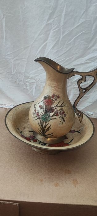 Jarra e prato em  bronze