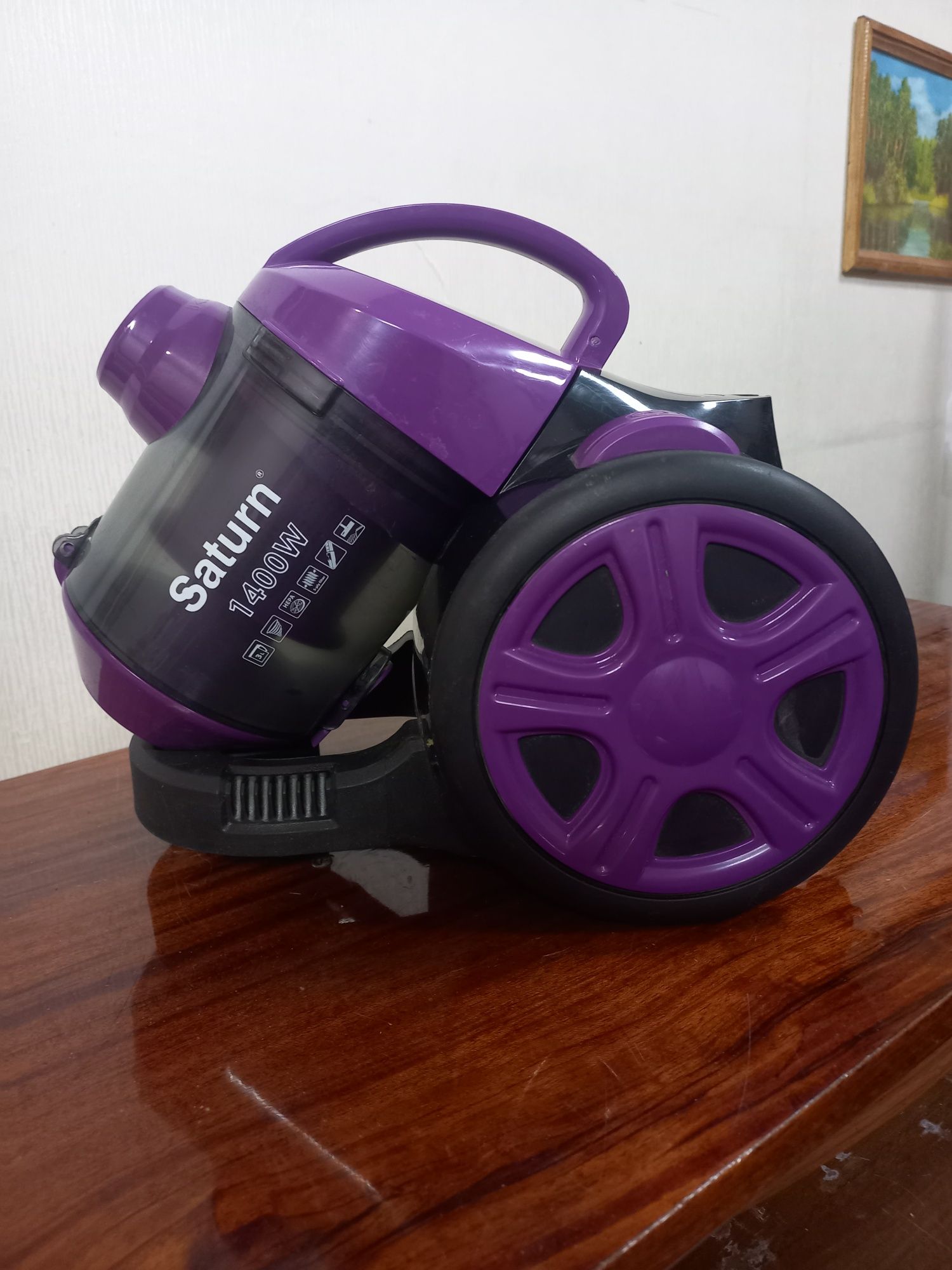 Продаю пылесос SATURN 1400W.
