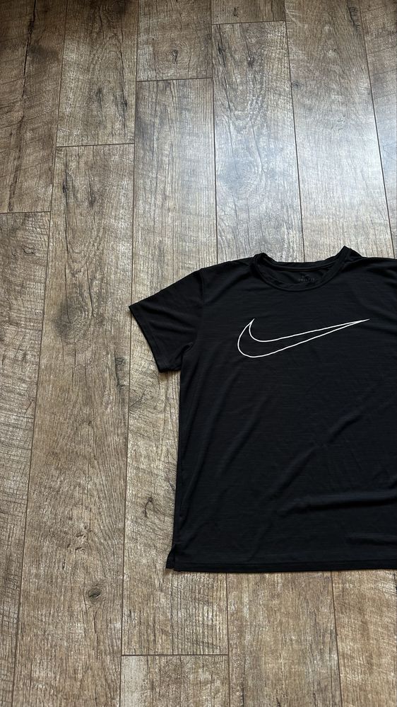 Nike Swoosh NSW Pro Combat мужская спортивная футболка с логотипом