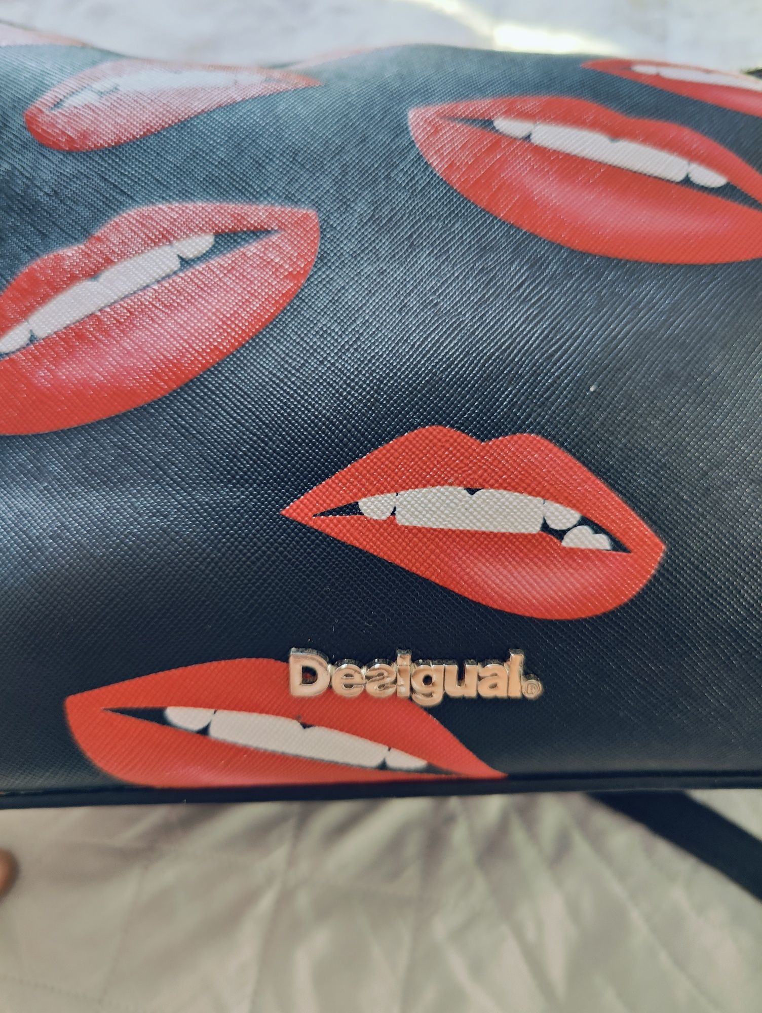 Desigual torebka lips usta. Czarna. Jak nowa.