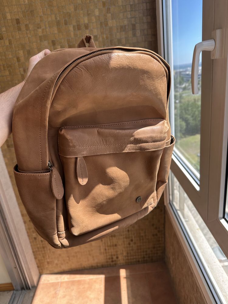 Mochila de couro verdadeiro
