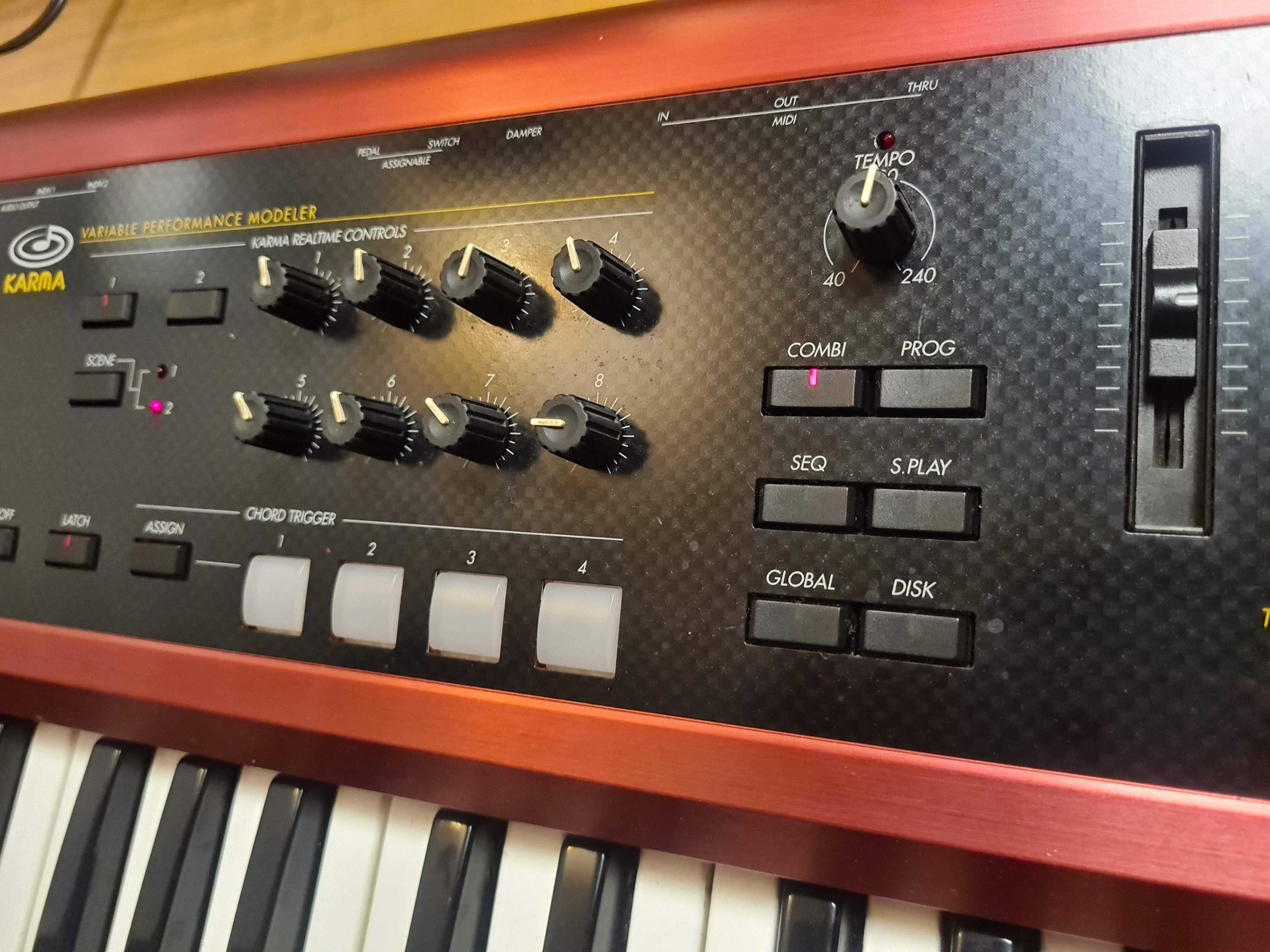 Korg Karma + rozszerzenie EXB-PCM04 Dance Extreme!