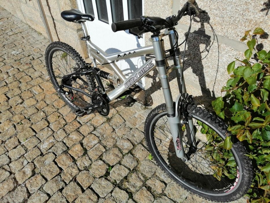 Bicicleta 26" Alumínio BTT/Downhill SHIMANO - Dupla suspensão