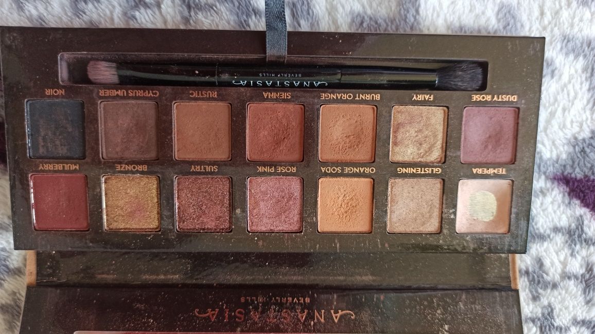 Anastasia Beverly Hills Soft glam