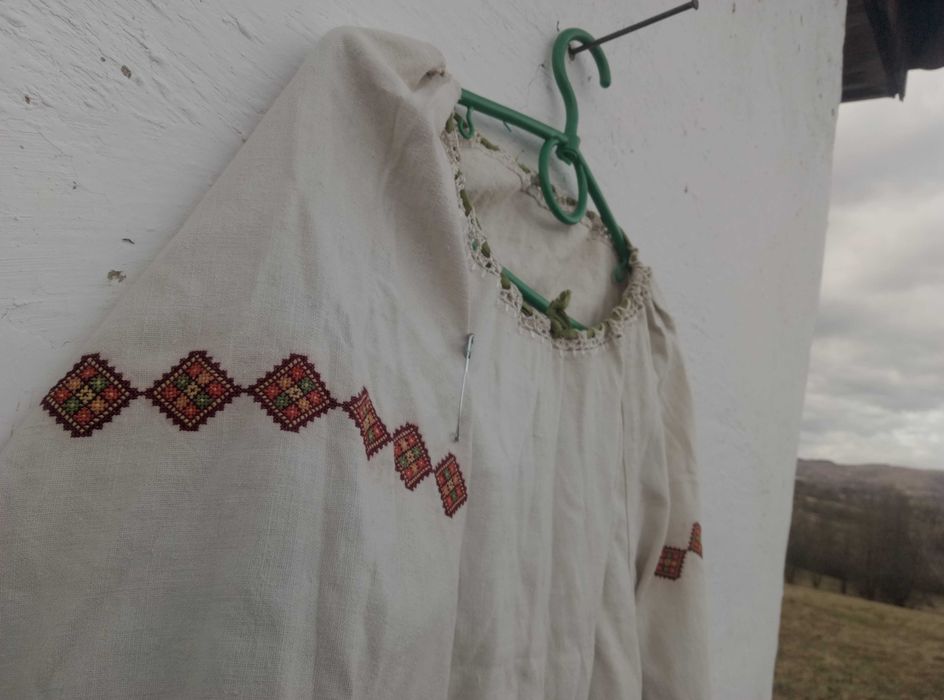 Стародавня вишиванка 150р.В музей, колекцію. В садибу кафе...На виступ