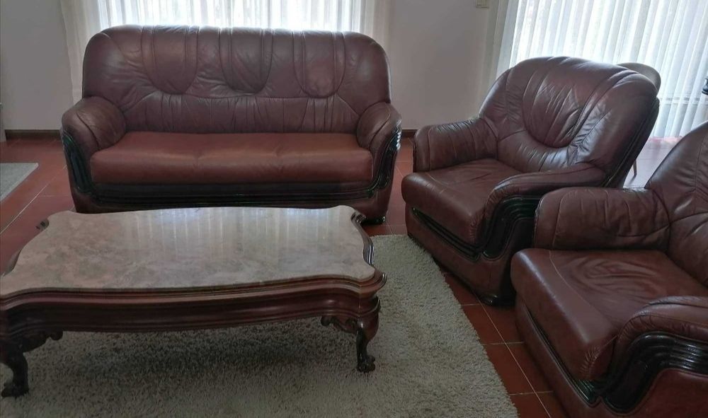 Mesa centro em madeira de cerejeira