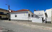 Moradia T2+1 Remodelada - Sótão aproveitado e Garagem - Peniche
