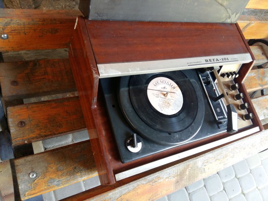 Програвач вінілових платівок ВЕГА-101