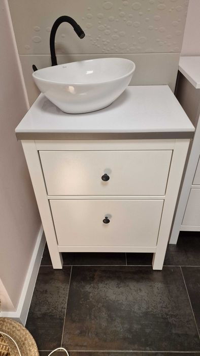 Szafka pod umywalkę hemnes z blatem, umywalką nablatową i baterią