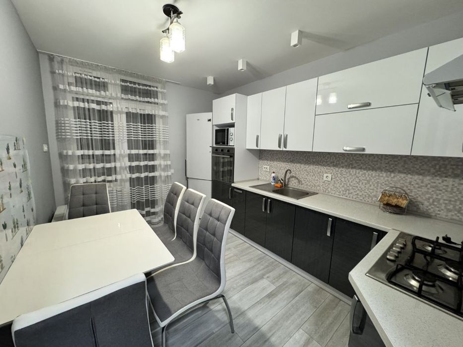 Оренда 3 км квартири з гардеробною Новобудова р-н Бам