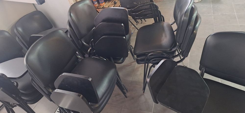 Lote 16 cadeiras com palmatória