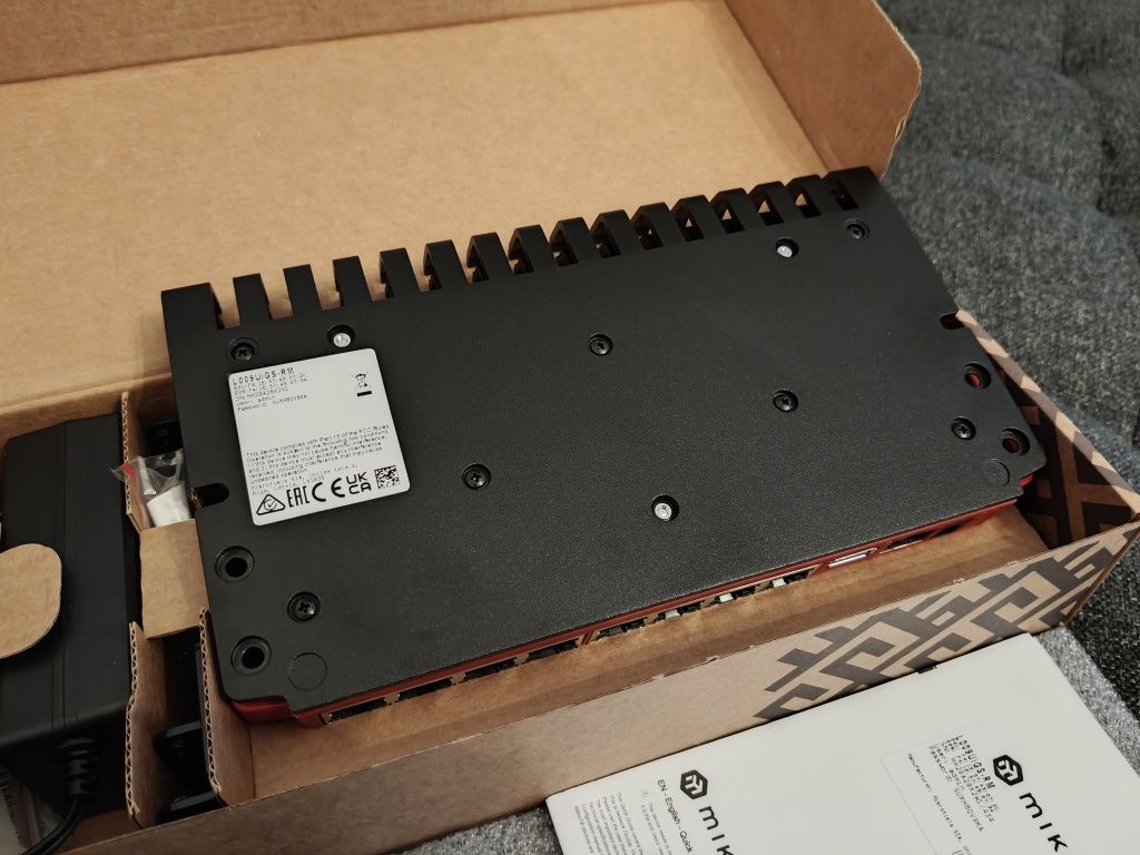 MikroTik L009 router switch L009UiGS-RM