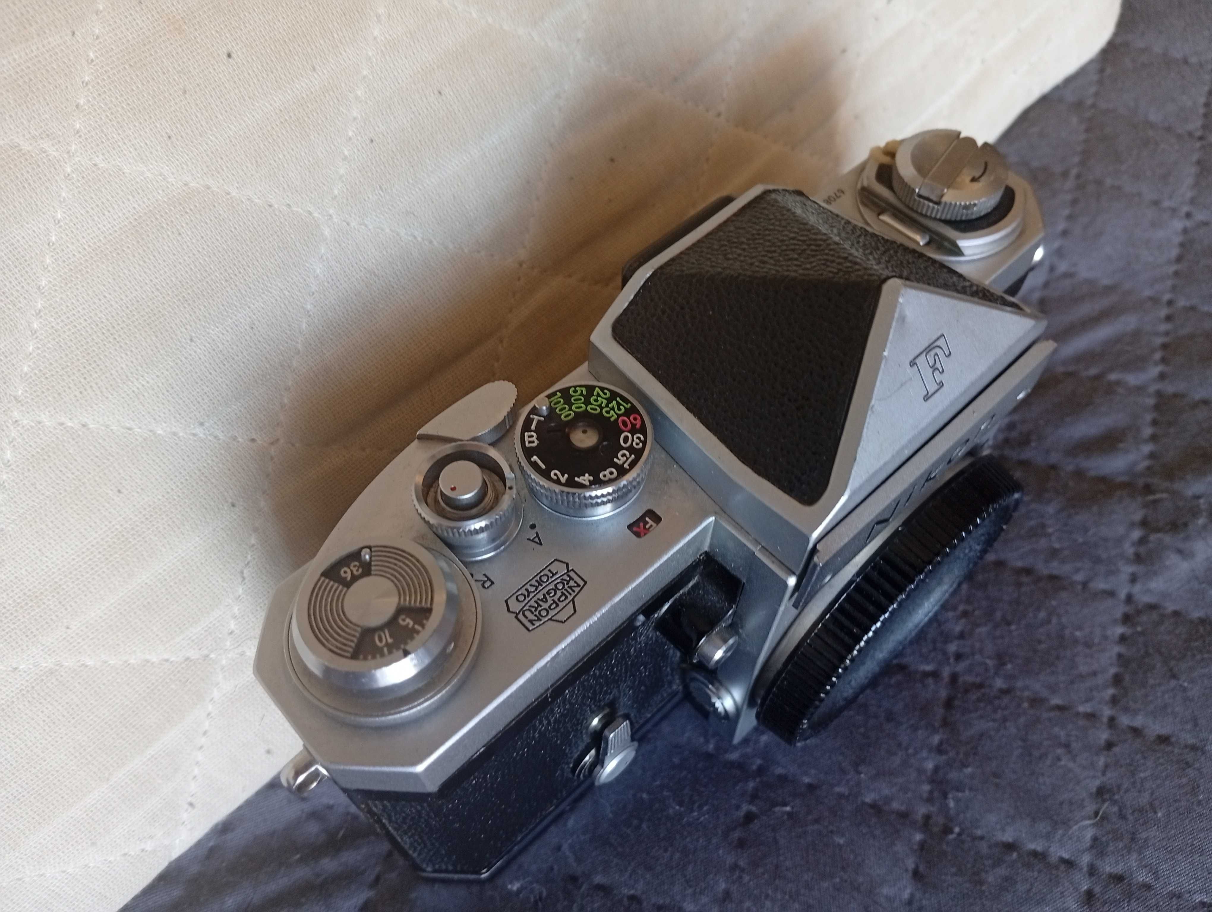 Nikon F corpo com prisma original.