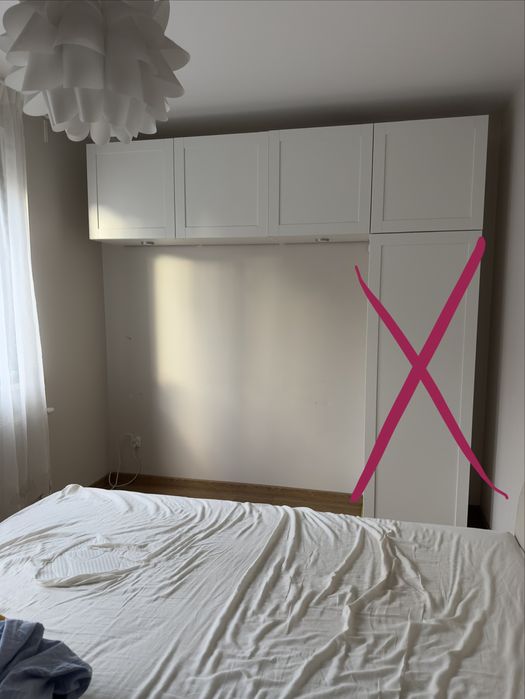 Trzy szafli wiszace Ikea Plasta z oswietleniem