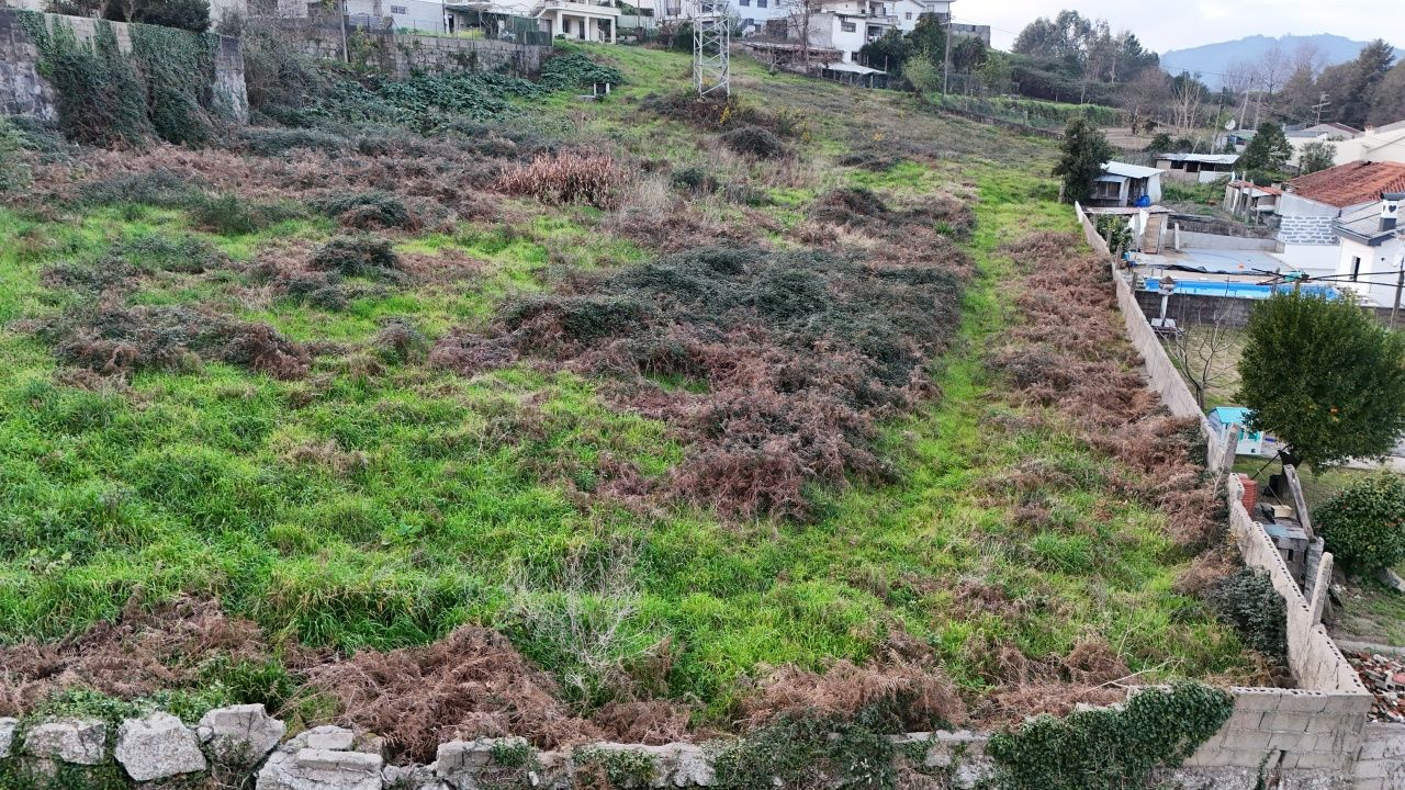 Arrenda-se terreno em Pevidém