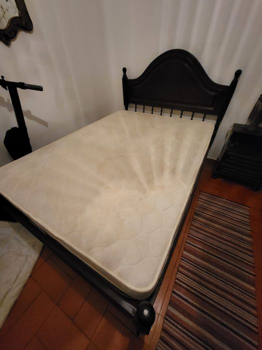 Cama de casal, colchão e estrado