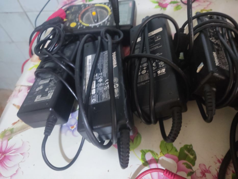 Продам зарядки к ноутбукам.асус хп .делл .леново
