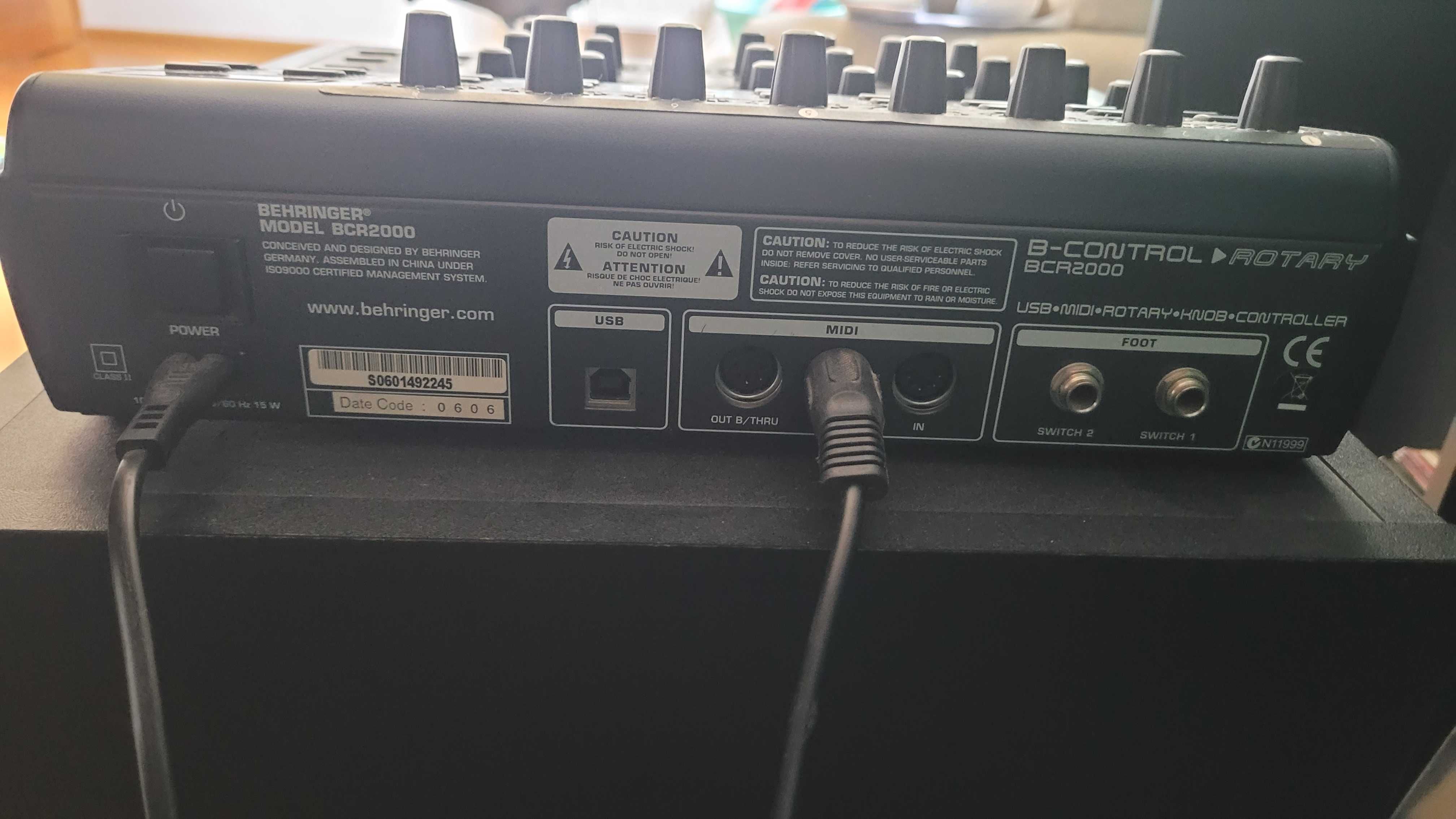 Sekwencer MIDI standalone ZAQUENCER na bazie miksera Behringer BCR2000