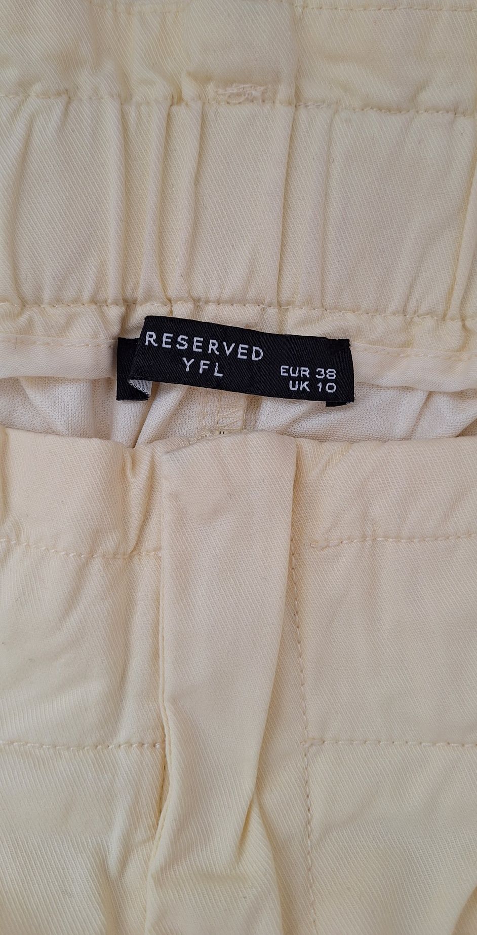 Szorty z gumką Reserved