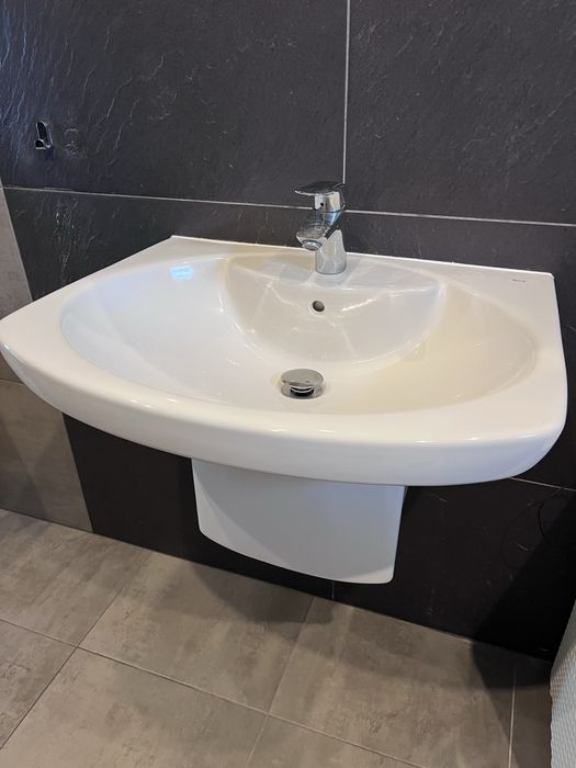 Umywalka Roca z pół postumentem + bateria