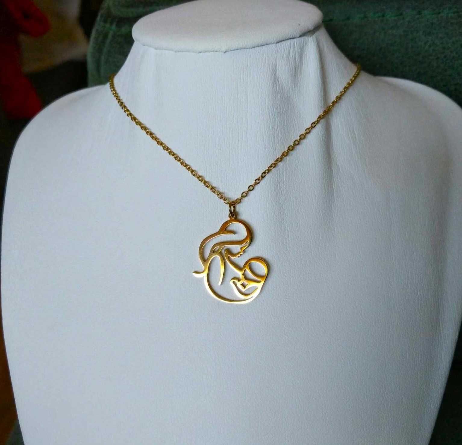 Colar Aço Dourado c/ Contorno de Mãe e Bebe NOVO