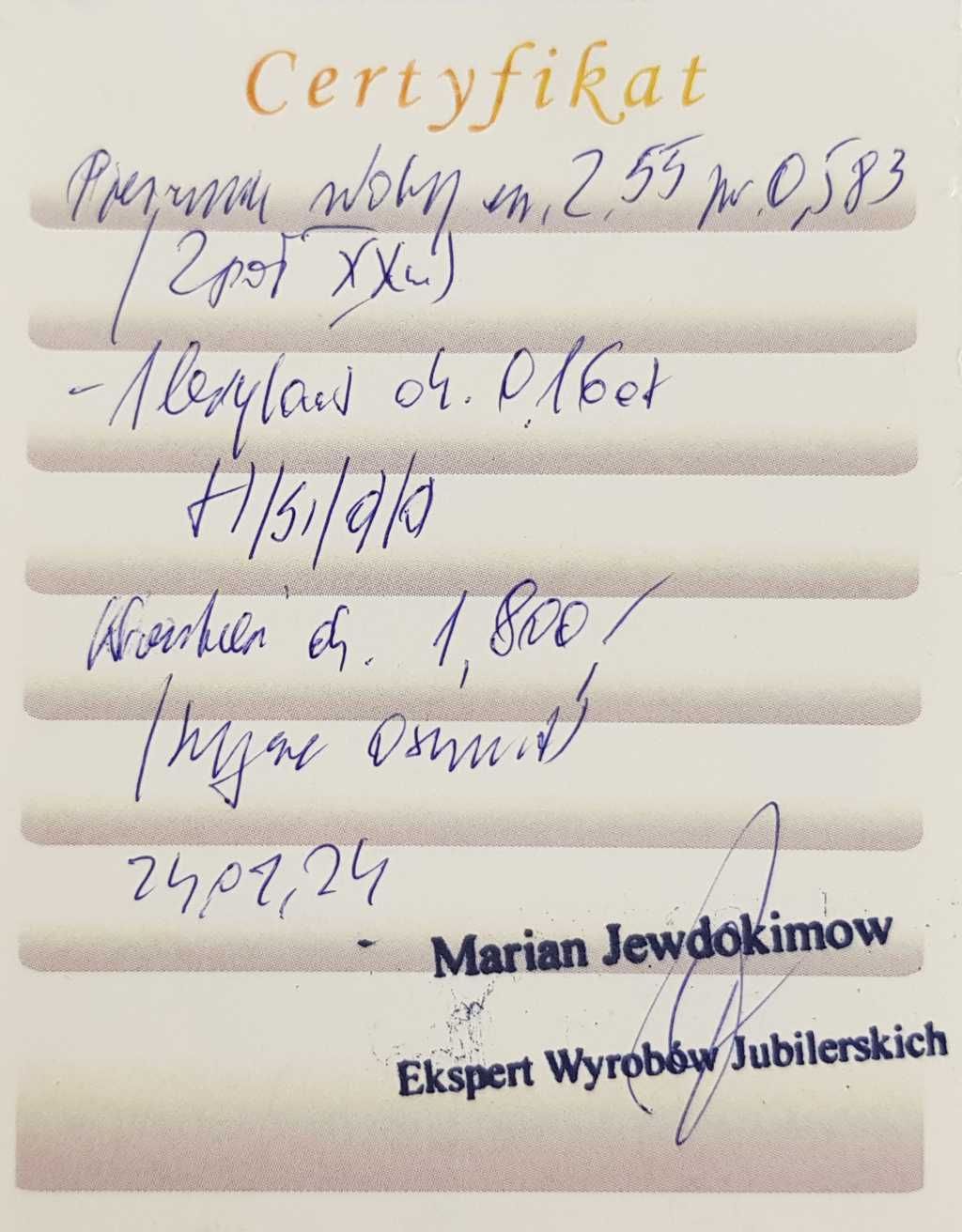 Złoty pierścionek zdobiony brylantem około 0,16 ct