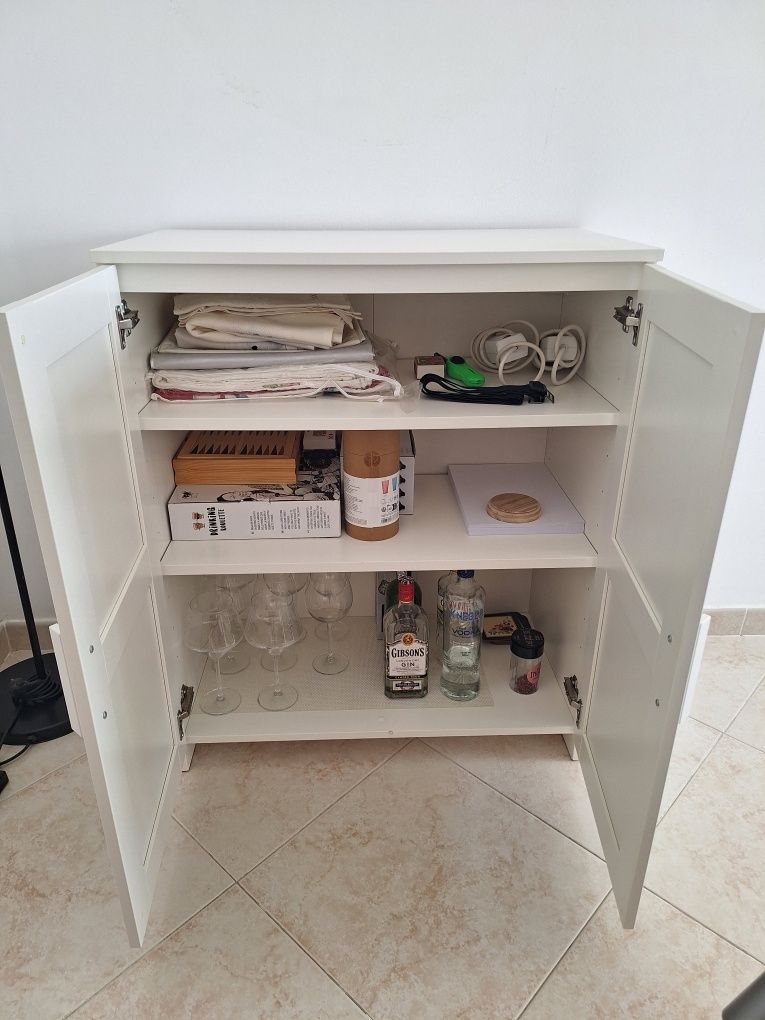 Armário com portas branco do Ikea