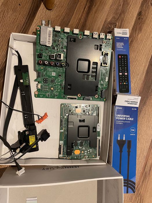 SAMSUNG Smart TV model UE55JU6740S