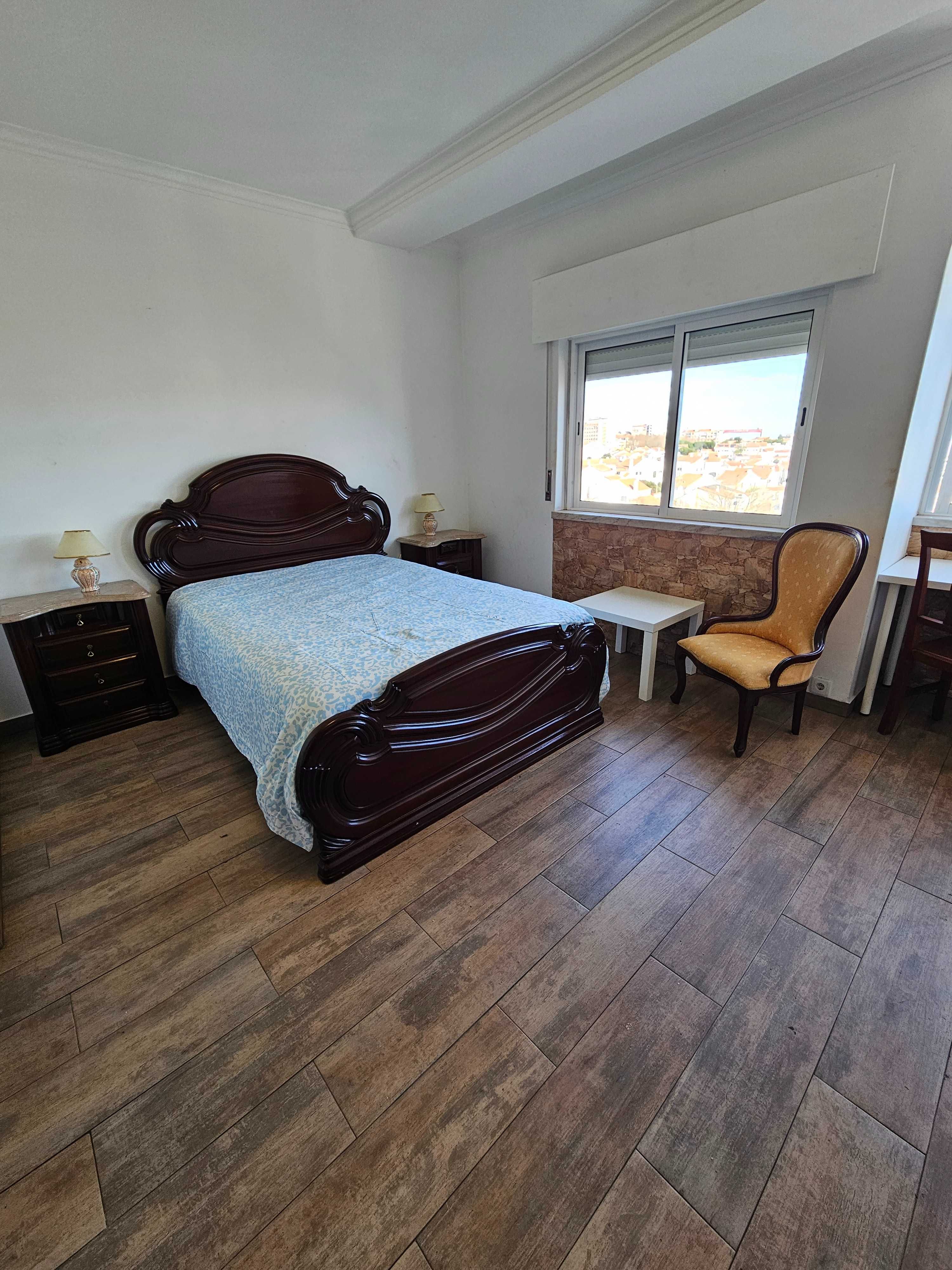 Excelente quarto casal - Centro de Almada