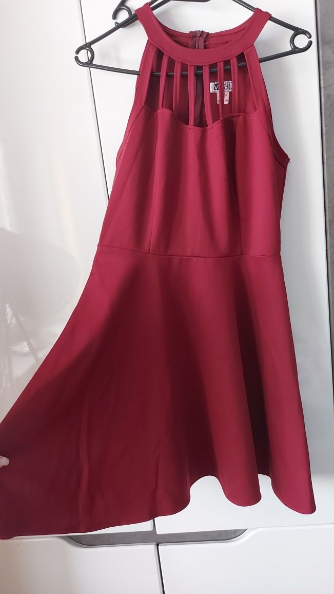 Elegancka sukienka bordowa rozkloszowana VuBu M