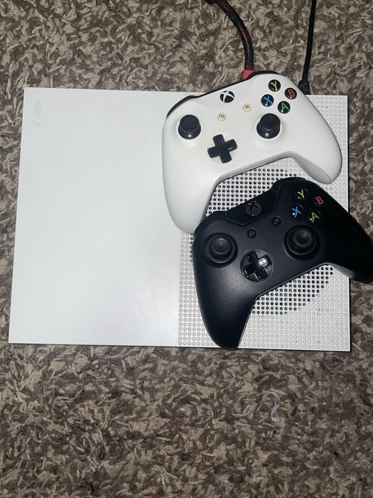 Xbox One S, повний комплект, все працює ідеально 1000 gb