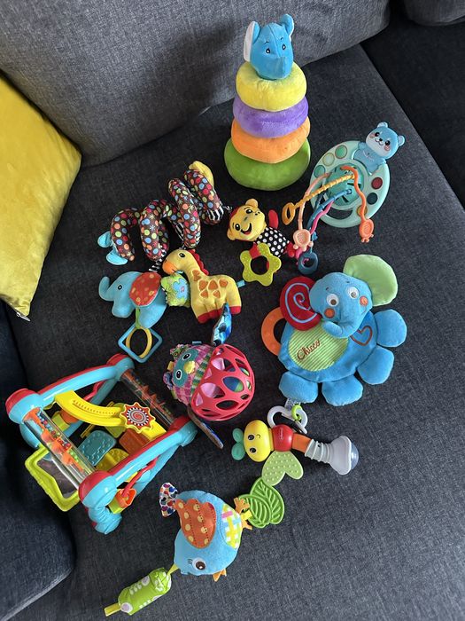 Лот іграшок для найменших