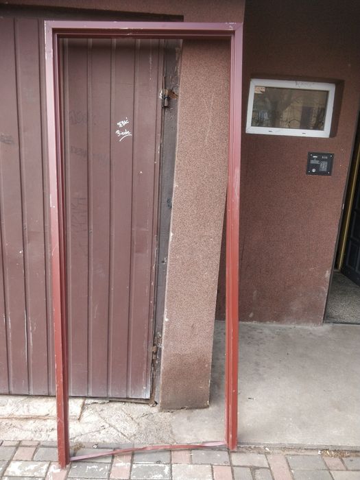 Sprzedam nowe futryny metalowe 80