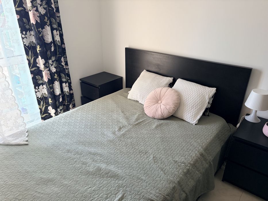 Quarto completo, cama com gavetōes para arrumação. 2 comodas
