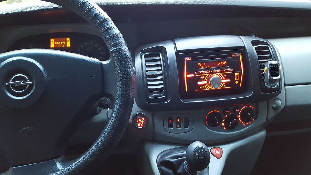 Продам опель Віваро 2.0