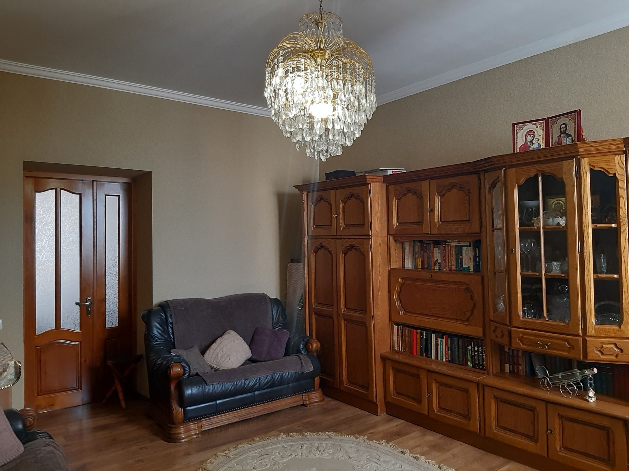Продається квартира на вул.Університетській (р-н театру), 106 кв.м.