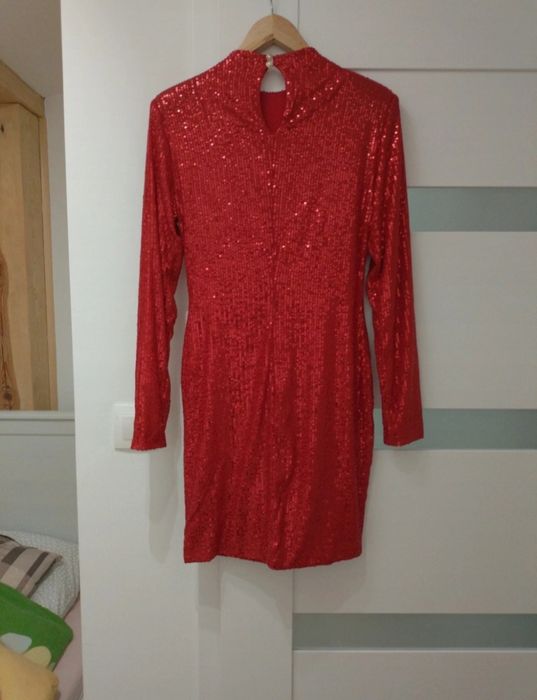 Piękna czerwona sukienka