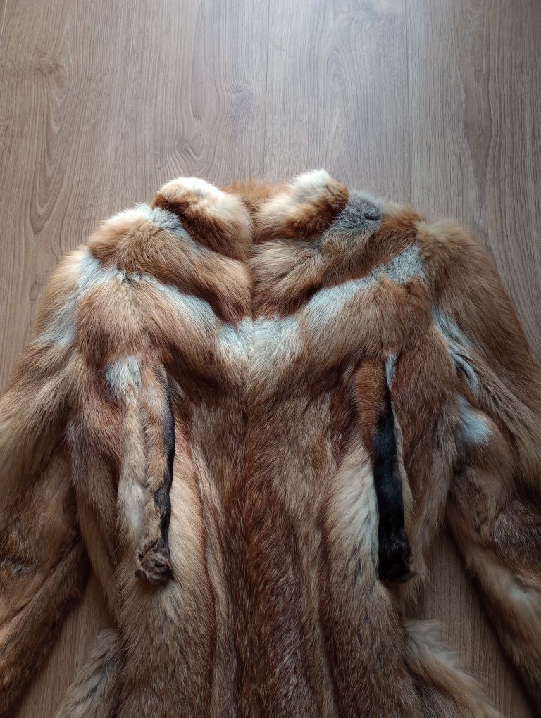Futro naturalne z lisa rudego z łapkami krótkie grube vintage