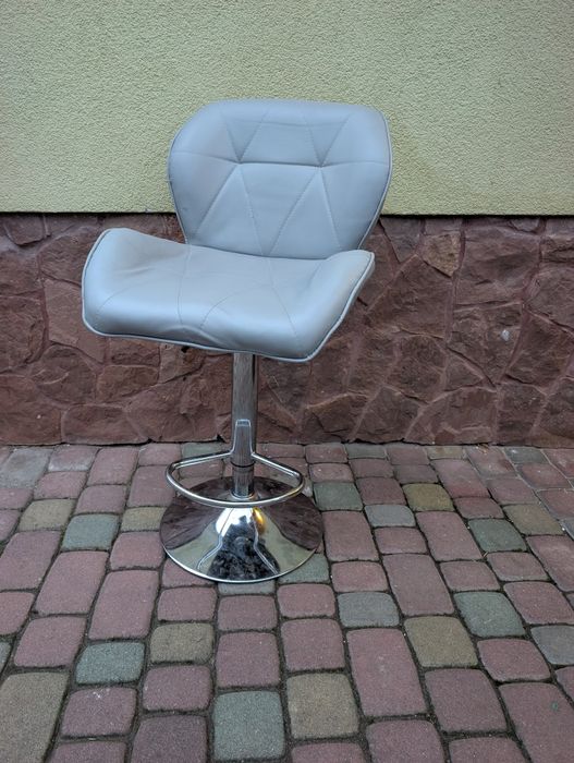 Крісло візажиста стілець бровиста для майстрів барний стілець