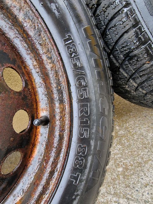 Felgi z oponami zimowymi TIGAR winter 1 185/65/15 od Renault Clio