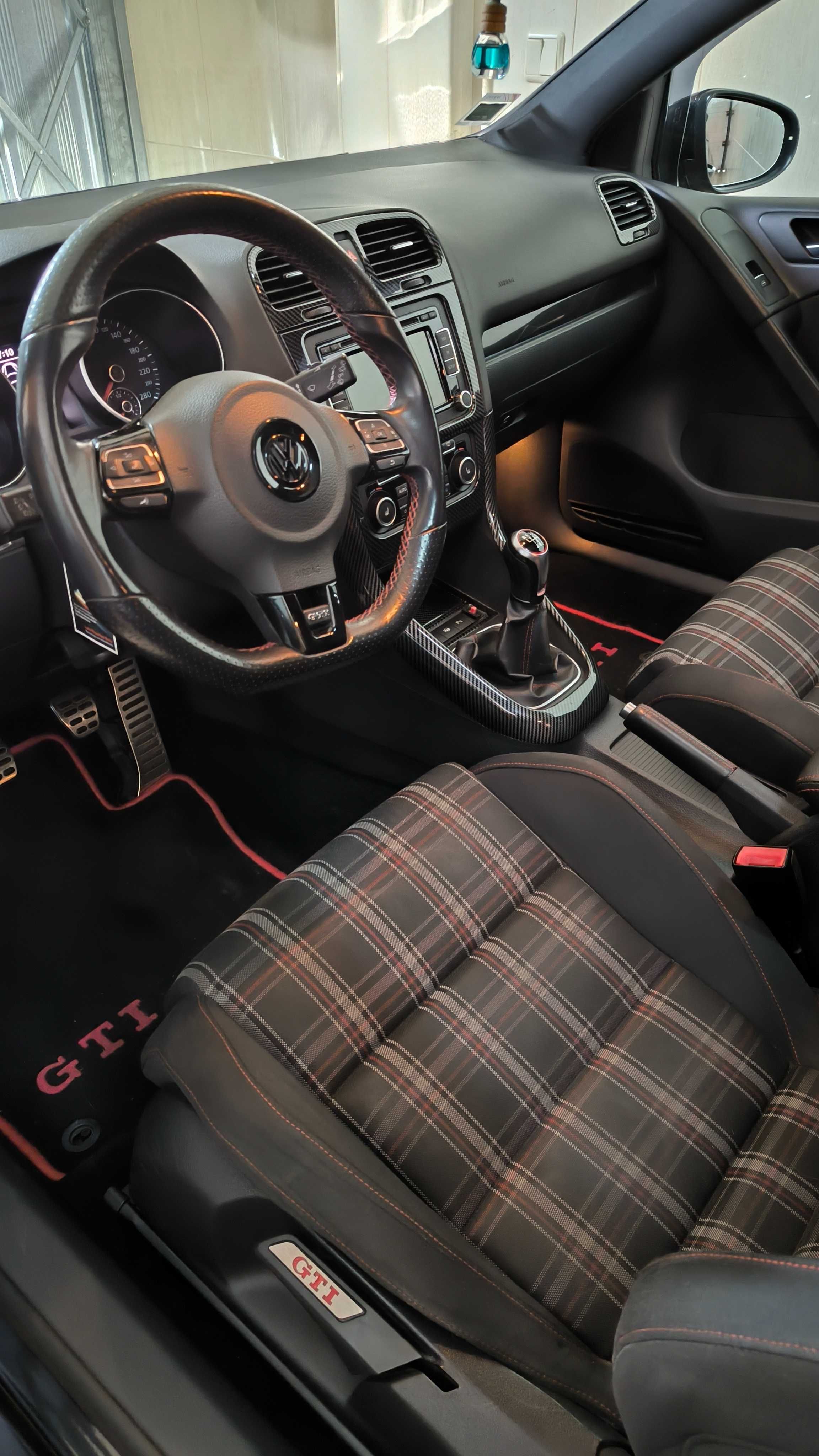 VW Golf VI GTI Black Edition