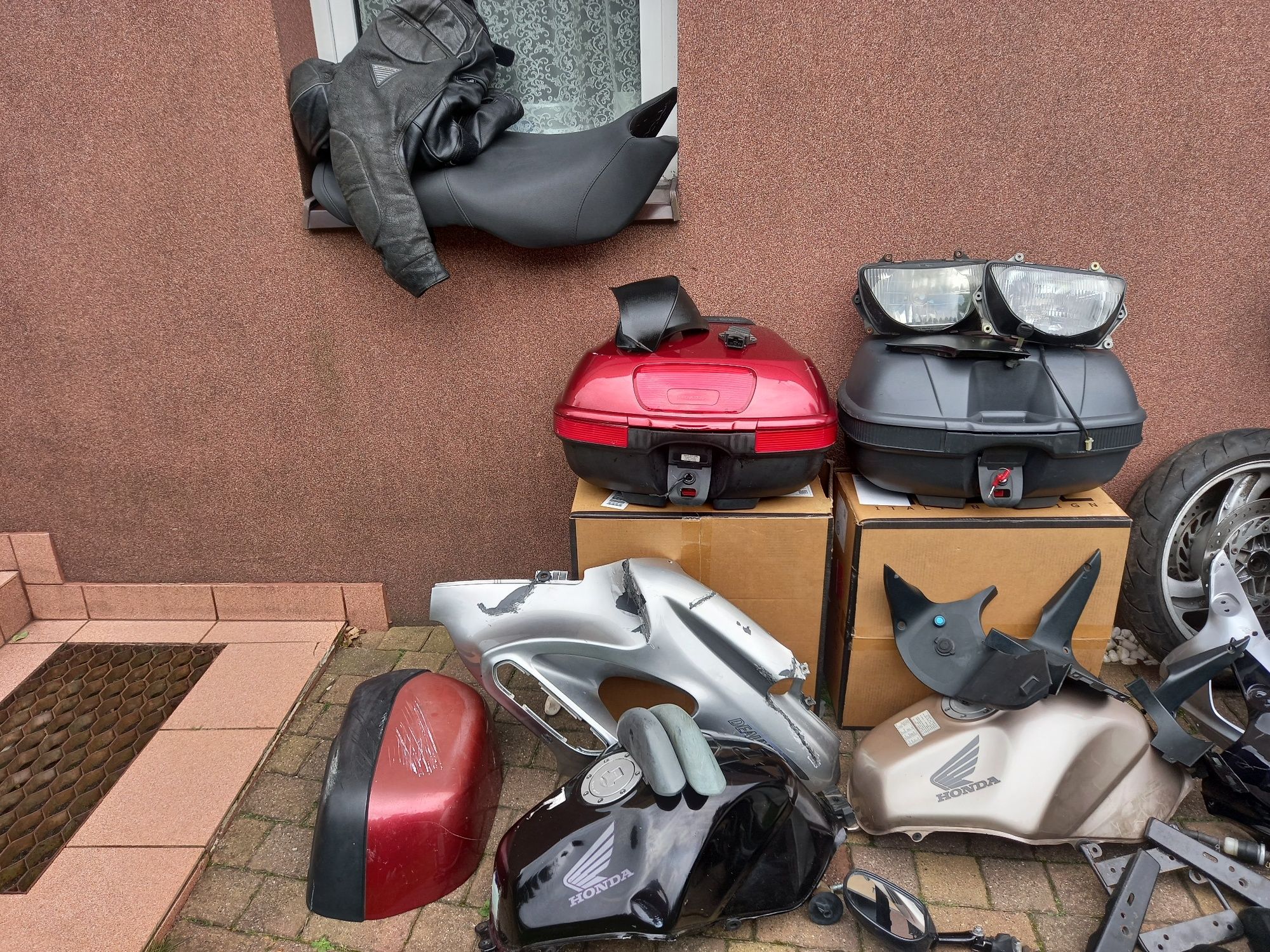 Honda deauville NTV 650 cała na części-150 zl