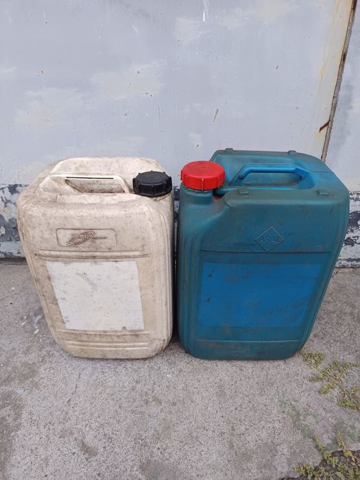 Каністри пластикові 20л.