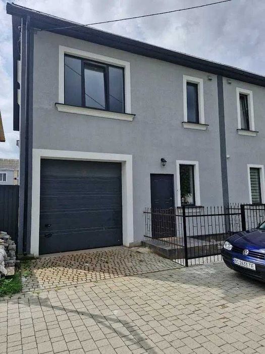 Продаж будинку на вул. Зубрицького