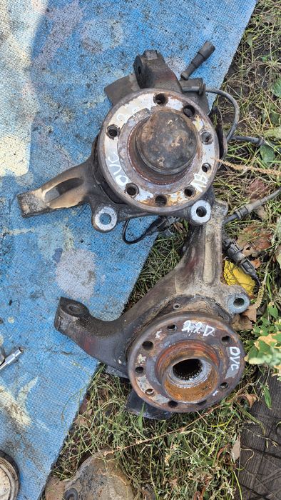 Цапфа маточина поворотний кулак опель вектра с 2.2 дизель